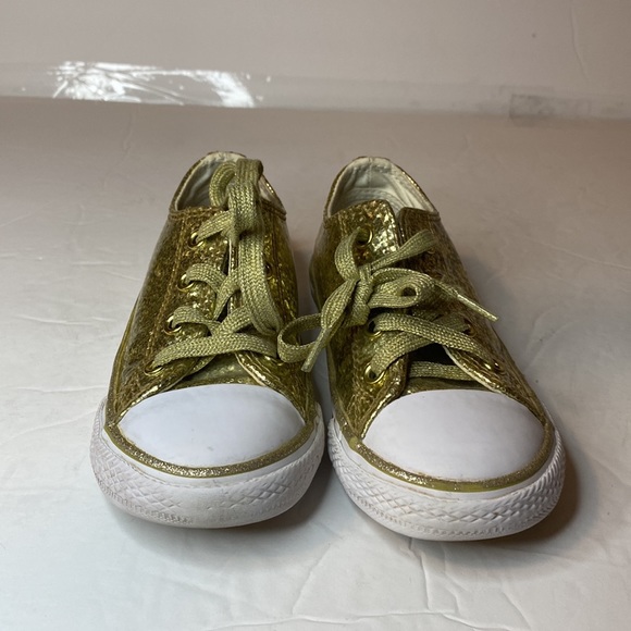 Kids gold converse sneakers size 8 - Picture 2 of 5